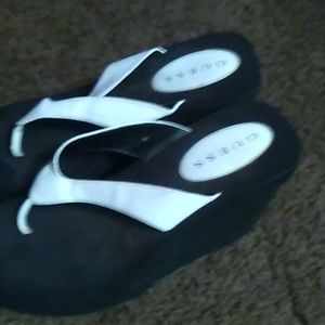 GUESS SANDALS